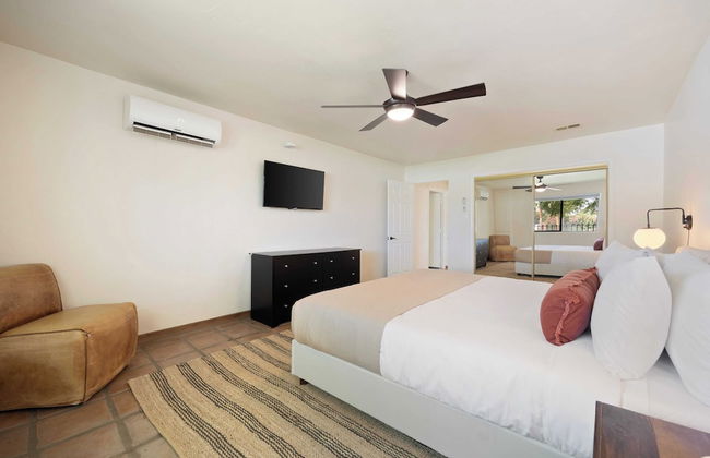 Sleeps 20! Architectural Mansion w/ Pool, Indoor Tennis Court, Game Room Starlight Estate by Avantstay - Foto 31