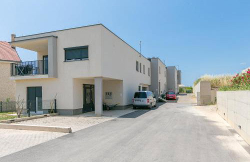 Apartments with parking space Mravince, Split - 24324 - Photo 1