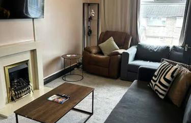 Luxurious Three-Bedroom Family Home with Free Parking - Foto 9