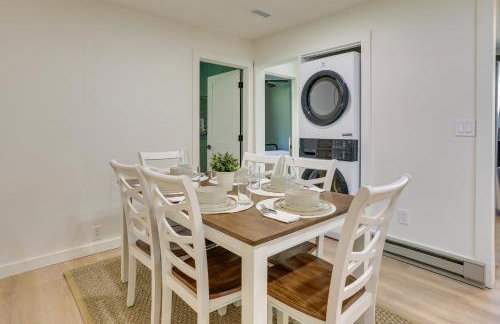 Walk to White Lake Family Home with Deck and BBQ - Foto 8