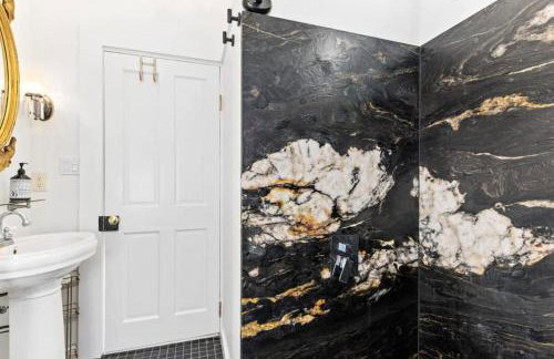 1864 Little Brick - 1 Bed, 1 Bath, Full Kitchen, Pet Friendly with fee, Washer & Dryer - Foto 10