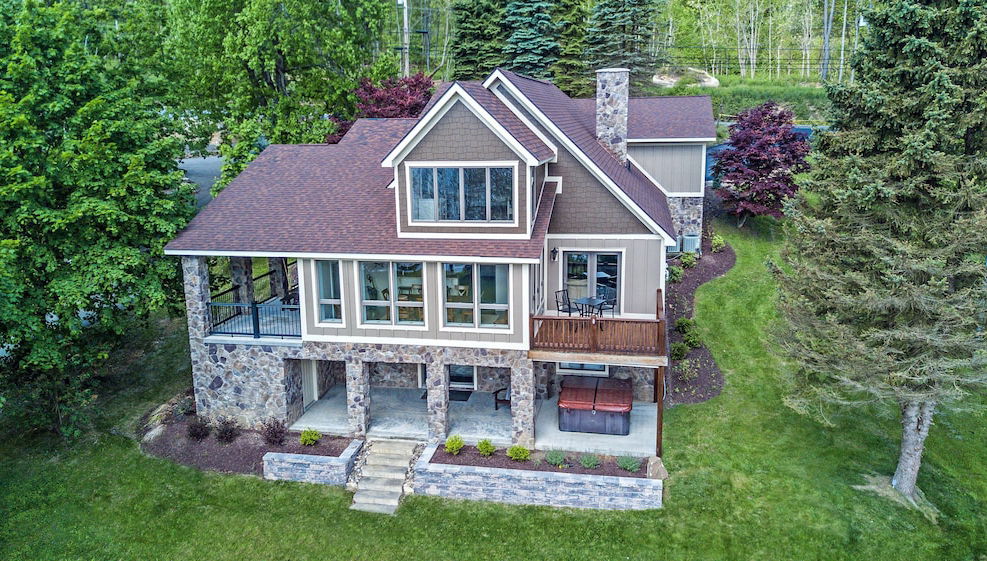 Lake Stone Manor - Foto 1, Imagen principal