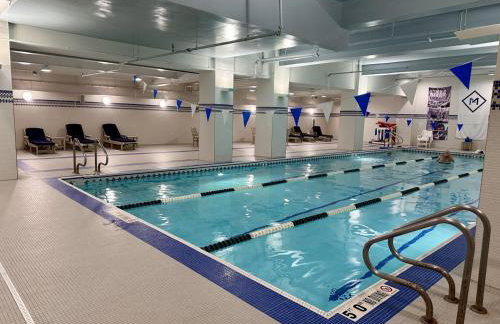 Luxury Downtown Apt with Parking, Gym, and Lap Pool - Foto 22