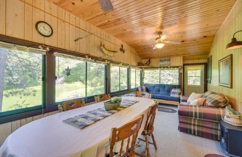 Grill and Fire Pit Waterfront Cameron Retreat! - Foto 12