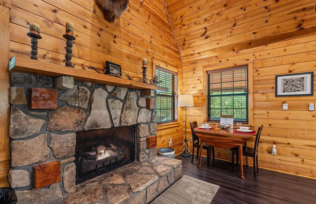 Mountain Laurel - 1 Bedrooms, 1 Baths, Sleeps 4 Cabin by RedAwning - Foto 14