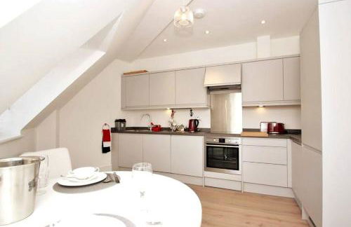 CC - Central Location Top Floor 2 Bed Deluxe Modern Apartment - Foto 14