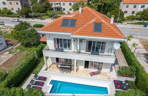 Villa Barbara-Kastela with heated pool - Foto 1