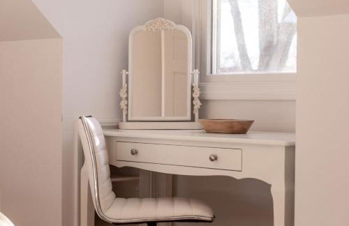 Renovated Cape Near Beach with Fire Pit - Foto 27