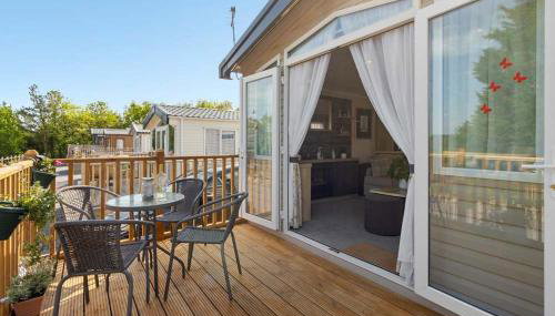 Lake View Escape - Fishing Lakes, Heated Outdoor Swimming Pool 500yrds on Sister Park , Pool Open April to September - Foto 2, pet friendly