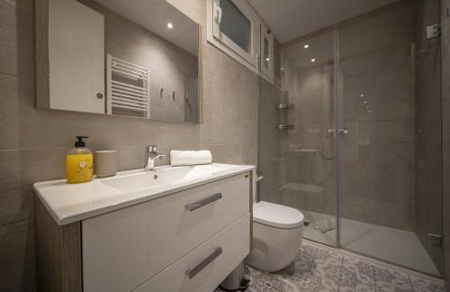 You Stylish Uptown Barcelona Apartments - Photo 24