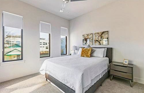 Uptown Modern with Private Patio & 1Gbps Wi-Fi - Foto 30
