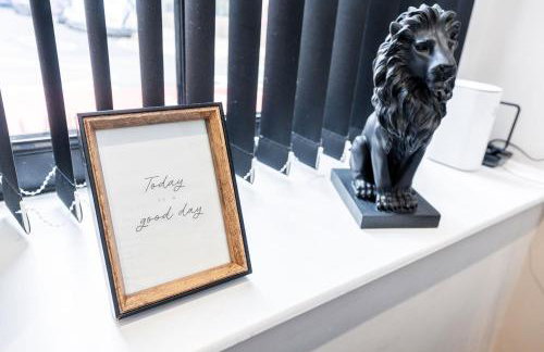 Long Stay Offers, Modern Amenities, Fully Equipped, All Bills Included, Perfect Location, King Size Bed, Fast Wifi - Foto 37