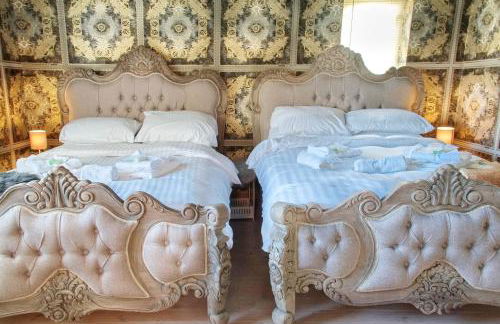 Deluxe 4 or 5 Bed House with Hot Tub, Cinema Room Sleeps 15 - Foto 12