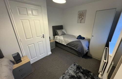 Modern TownHouse - 3 bed 2.5 bath 2 Private Gated Parking - Photo 20