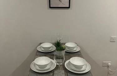 Super-King Bed Studio Apartment in Central Northampton - Photo 8