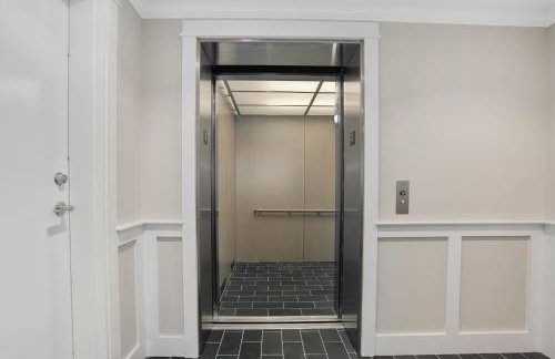 TJs Tide: Prime Location Condo w/ Outdoor Deck - Photo 32