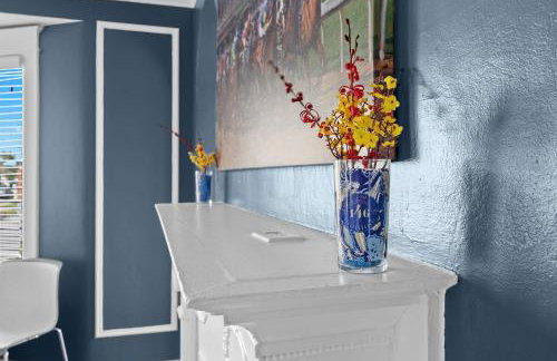 Cozy & Creative Top Unit in Lou's Arts District - Foto 16