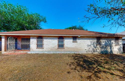 Walk to Park! Family-Friendly Laredo Home with Yard - Foto 24
