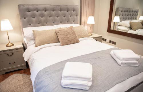 5 Bed Luxury Townhouse with Hot Tub, Rooftop Terrace, Perfect for Groups, Near Cruise Terminal - Foto 52