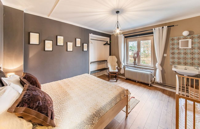 Beautiful Group House With Large Garden - Photo 6