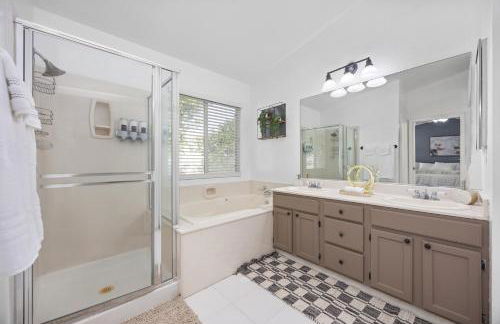 3 Bed 2 Bath Newly Furnished - Available Now - Photo 29