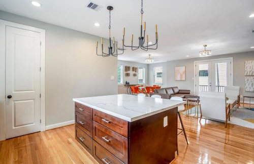 Spacious 3 Bed House near MD Anderson with Free Parking & Wi-Fi - Photo 18