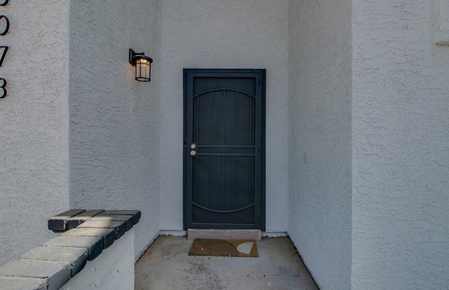 Upgraded 4-bdrm Beautiful Home W/pool! - Foto 49