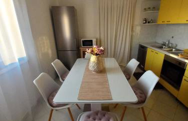 JOVI-relaxing, fenced, private, heated pool & view - Photo 43