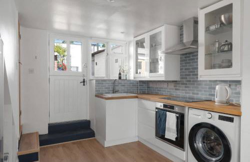 Serene Cottage Nr the Waterfront Topsham - Photo 7