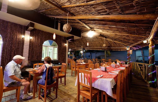 Tropicana Condominiums - Foto 20