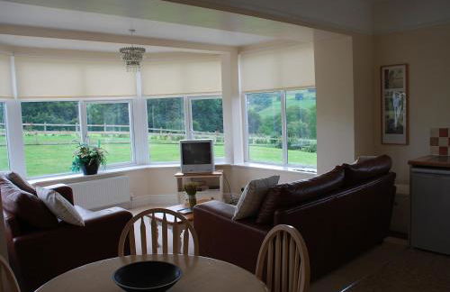 Shallcross Hall Cottages - Combs - Photo 3