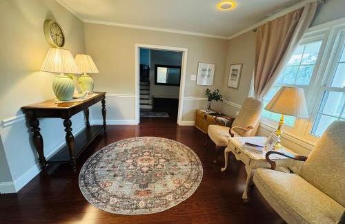 Bright Home for Family and Groups with Patio - Foto 35