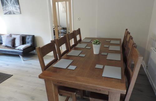 5 Bed Camberley Airport Accommodation - Foto 13