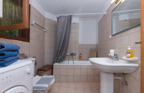 Sofiana's Garden Retreat with Private Pool - Foto 37