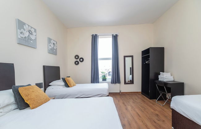 Cityscape Retreat in Newcastle - Photo 6