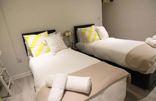 Stylish 4 Bed Home in Aylesbury, Buckinghamshire - Foto 24