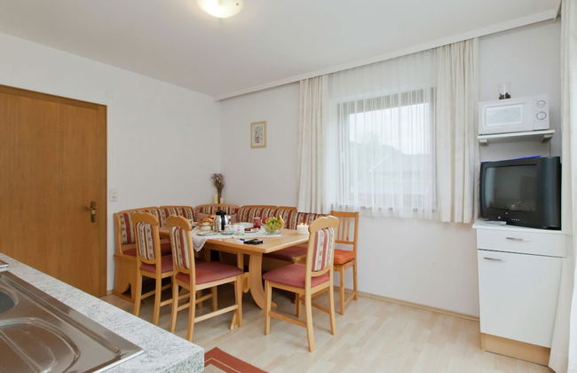 Beautiful Apartment With Large, Sunny Balcony - Foto 14