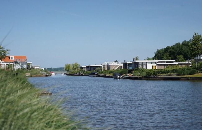 Well-kept Chalet on the Water - Foto 36