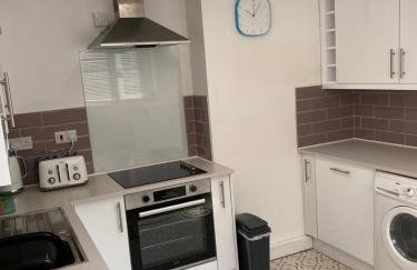 G-Floor Flat with 2 beds, 2 bathrooms, sleeps 4-6 - Foto 12