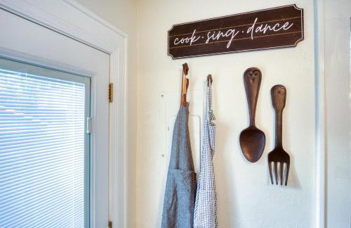 Summer Spot! Renovated Historic Avondale Gem 6BR Sleeps 12 - Foto 43