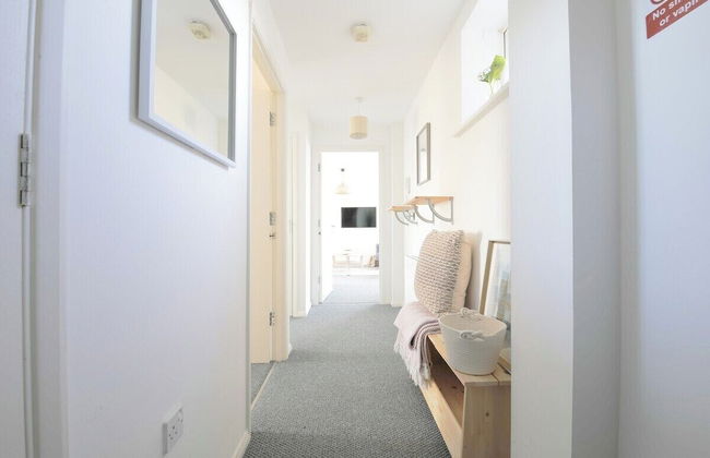 2 Bed Apartment Overlooking Water - Foto 62