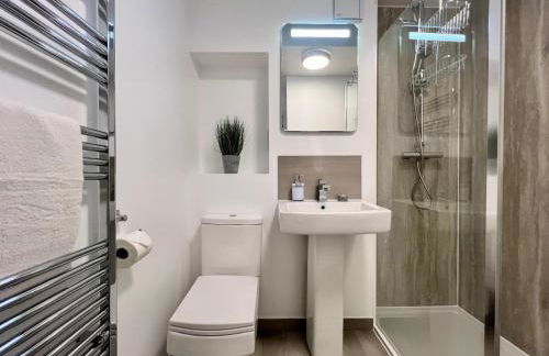 Borage House- Crawley,3BR House, Wifi, Parking, Close to Gatwick Airport, Contractor friendly, short and long term stays welcome - Foto 64