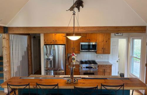 Creekside Craftsman Cabin with Jacuzzi - Alpine Splendor 6 Mins to downtown - Photo 19