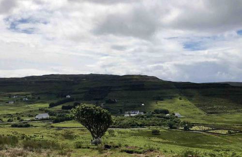 The Byre, Glasphein-Panoramic sea and glen views - Foto 21