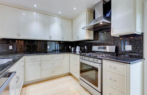 Santana Row Garden Retreat Private Executive Residence with Koi Pond and Waterfall Walk to Santana Row Valley Fair Dining and Shopping Private Entrance - Photo 15