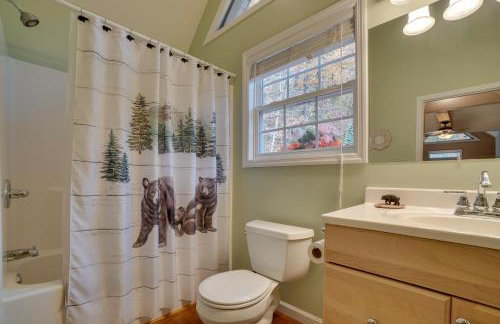 Enchanted Forest Cottage with Hot Tub! - Foto 14