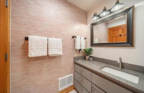 Upscale Couple's Getaway Hot Tubs - Foto 24