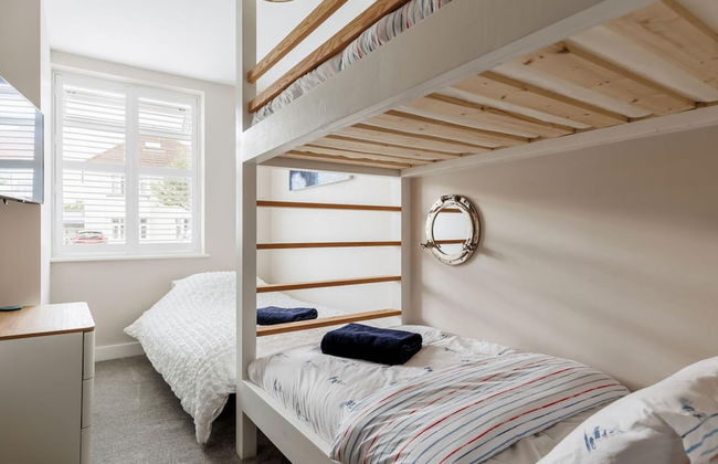 Modern 2bed Flat, Parking, Close to Beach & Shops - Photo 2