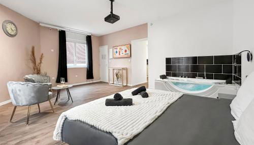 Balnéo privée & cinéma XXL - Logement premium à Tourcoing - Foto 4, towels