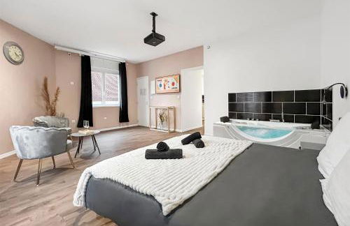 Balnéo privée & cinéma XXL - Logement premium à Tourcoing - Foto 4